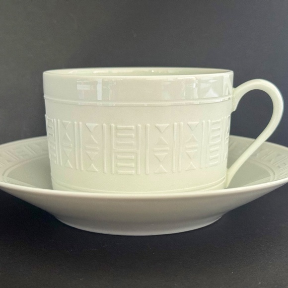 Hermes Large Breakfast Cup and Saucer (never used) 2 available - Picture 2 of 3